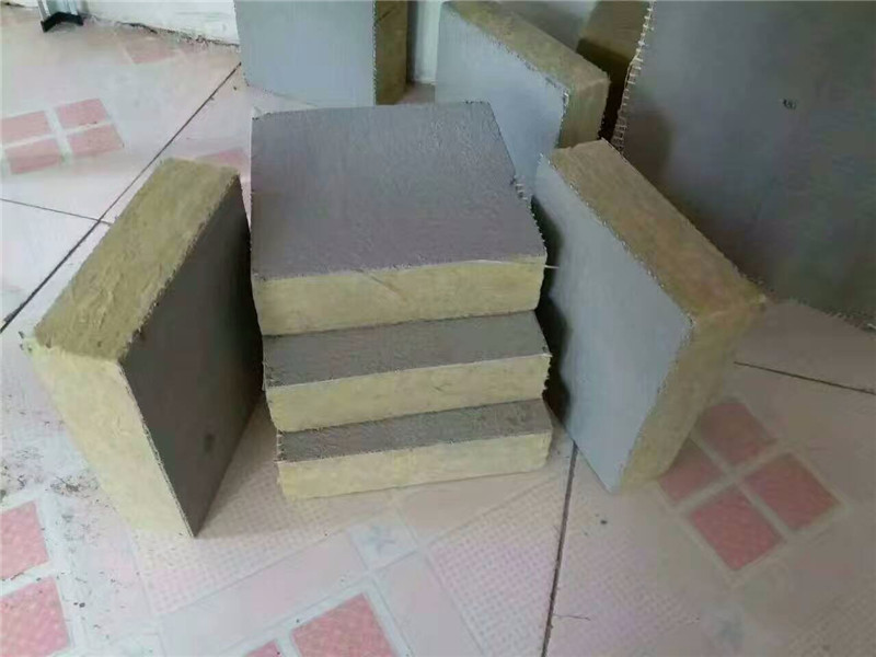 巖棉復合板搭建保溫房